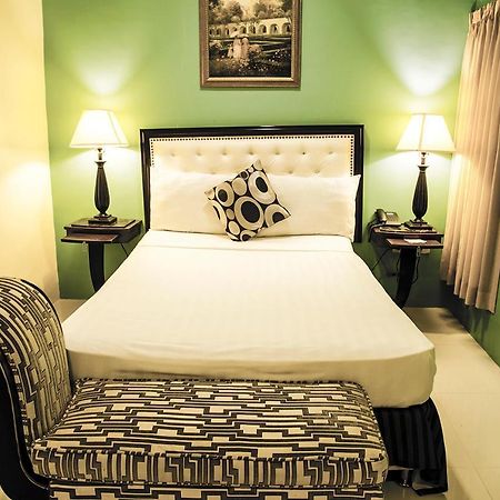 ดรีมเวฟ โฮเต็ล อิลากัน Hotel Ilagan ภายนอก รูปภาพ